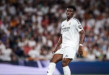 Manchester United er klar til å kaste seg over kaoset som raser i Real Madrid