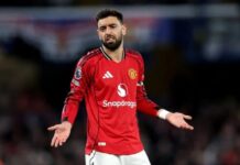 Cristiano Ronaldo forsøker å overtale Bruno Fernandes til å forlate Manchester United